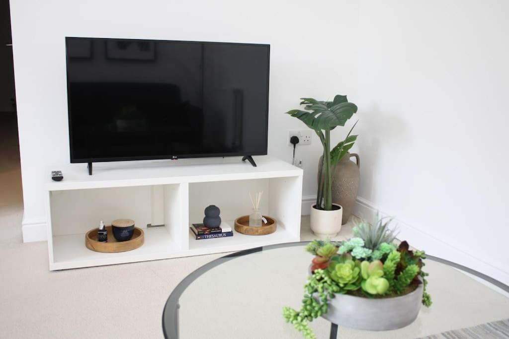 2 Bed 2 Bath Apartment & Parking - Lgw 10Min Drive クローリー エクステリア 写真
