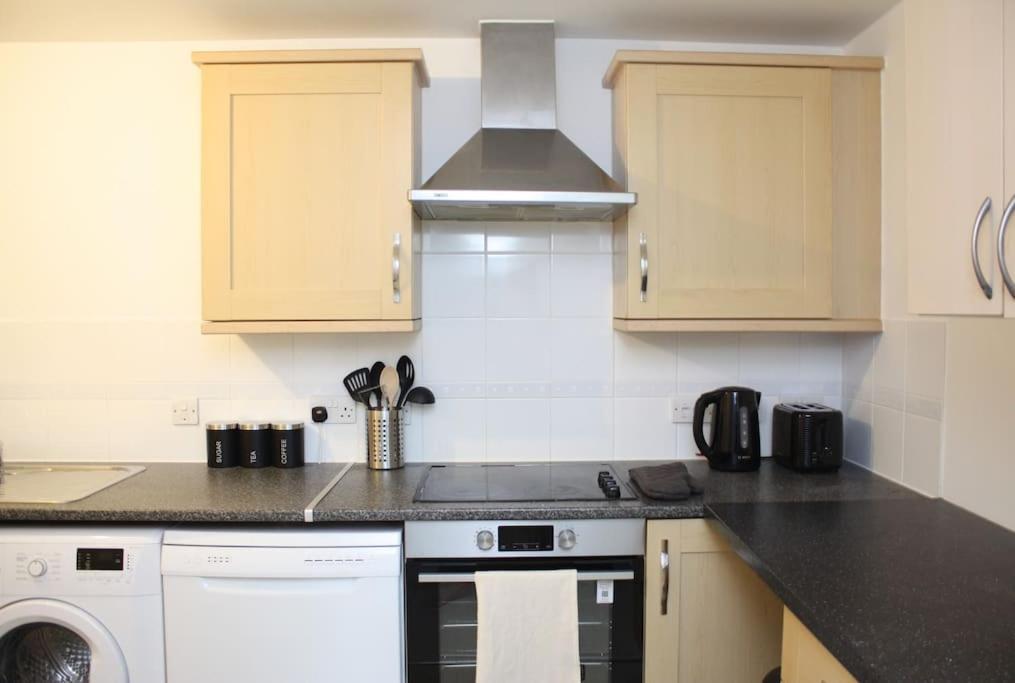 2 Bed 2 Bath Apartment & Parking - Lgw 10Min Drive クローリー エクステリア 写真
