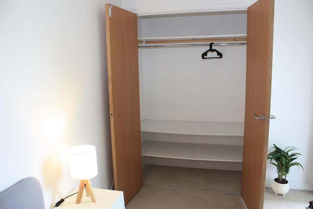 2 Bed 2 Bath Apartment & Parking - Lgw 10Min Drive クローリー エクステリア 写真