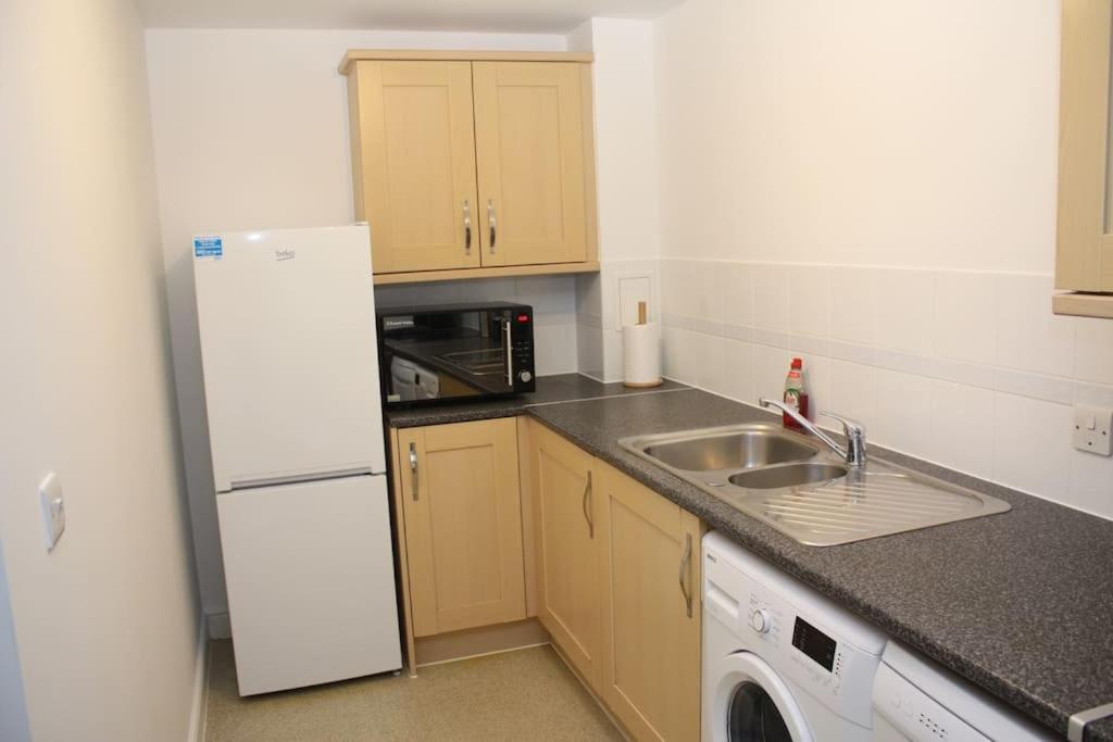2 Bed 2 Bath Apartment & Parking - Lgw 10Min Drive クローリー エクステリア 写真