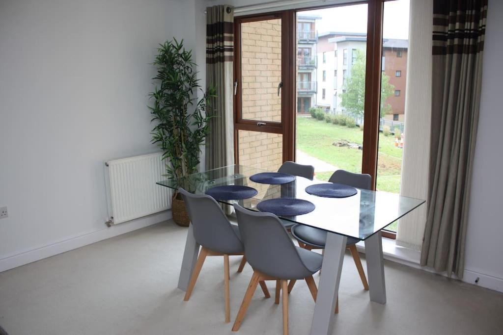 2 Bed 2 Bath Apartment & Parking - Lgw 10Min Drive クローリー エクステリア 写真