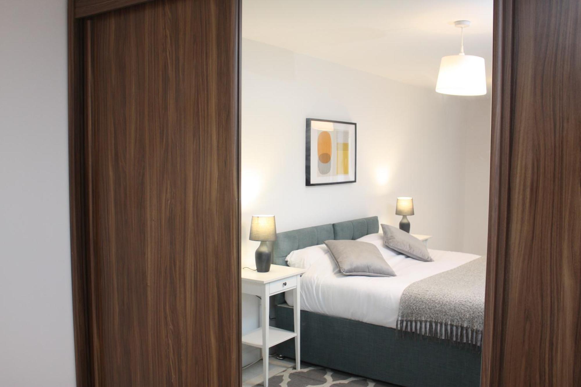 2 Bed 2 Bath Apartment & Parking - Lgw 10Min Drive クローリー エクステリア 写真